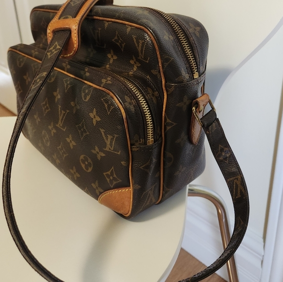 LV Nile Messenger Bag - Picture 9 of 11
